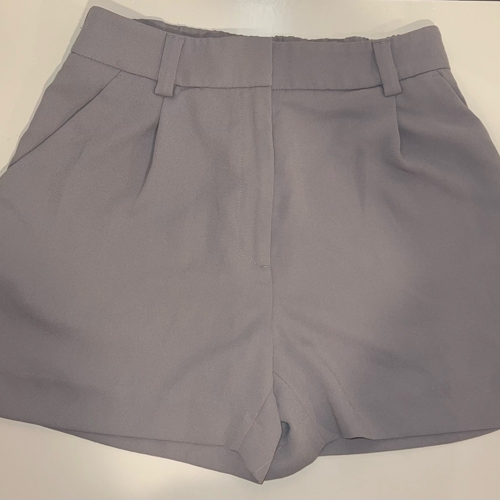 H&M Women's High Waist Gray Shorts